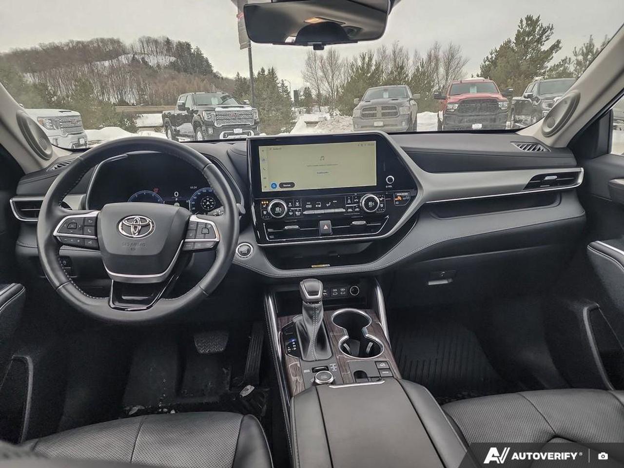 2023 Toyota Highlander LECertified Pre-Owned   One Owner   Winter Tires Photo