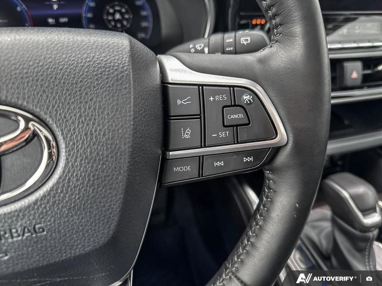 2023 Toyota Highlander LECertified Pre-Owned   One Owner   Winter Tires Photo