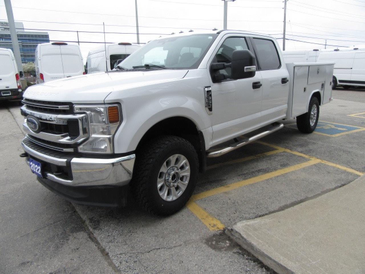 2022 Ford F-350 GAS CREW 4X4 WITH NEW 9FT SERVICE / UTILITY BODY Photo4