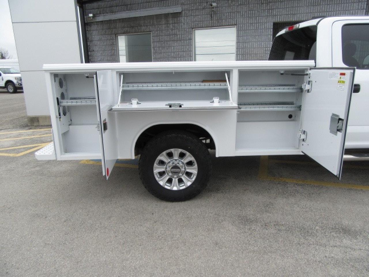 2022 Ford F-350 GAS CREW 4X4 WITH NEW 9FT SERVICE / UTILITY BODY Photo2