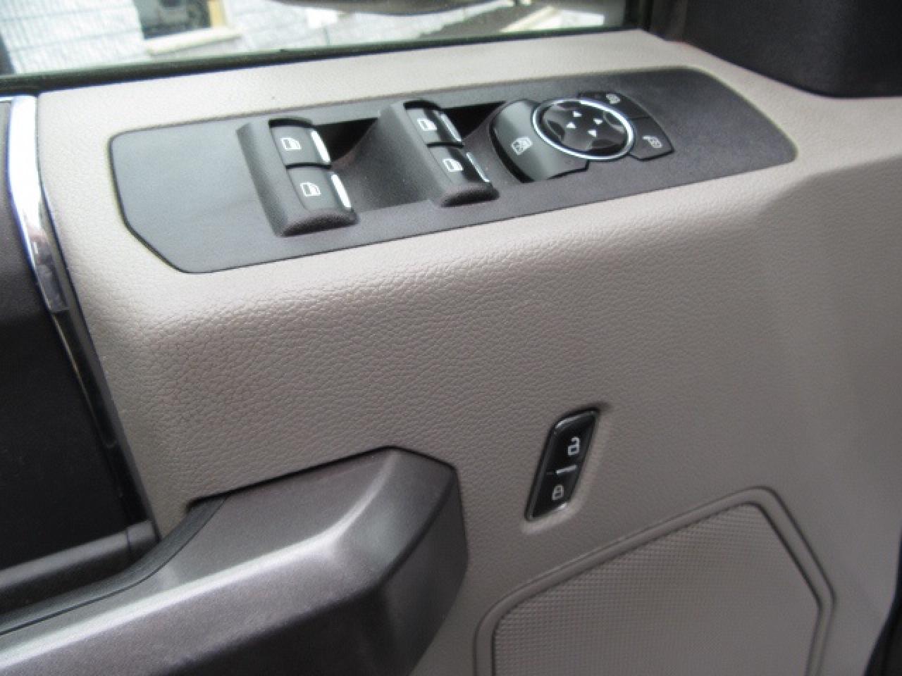 2022 Ford F-350 GAS CREW 4X4 WITH NEW 9FT SERVICE / UTILITY BODY Photo