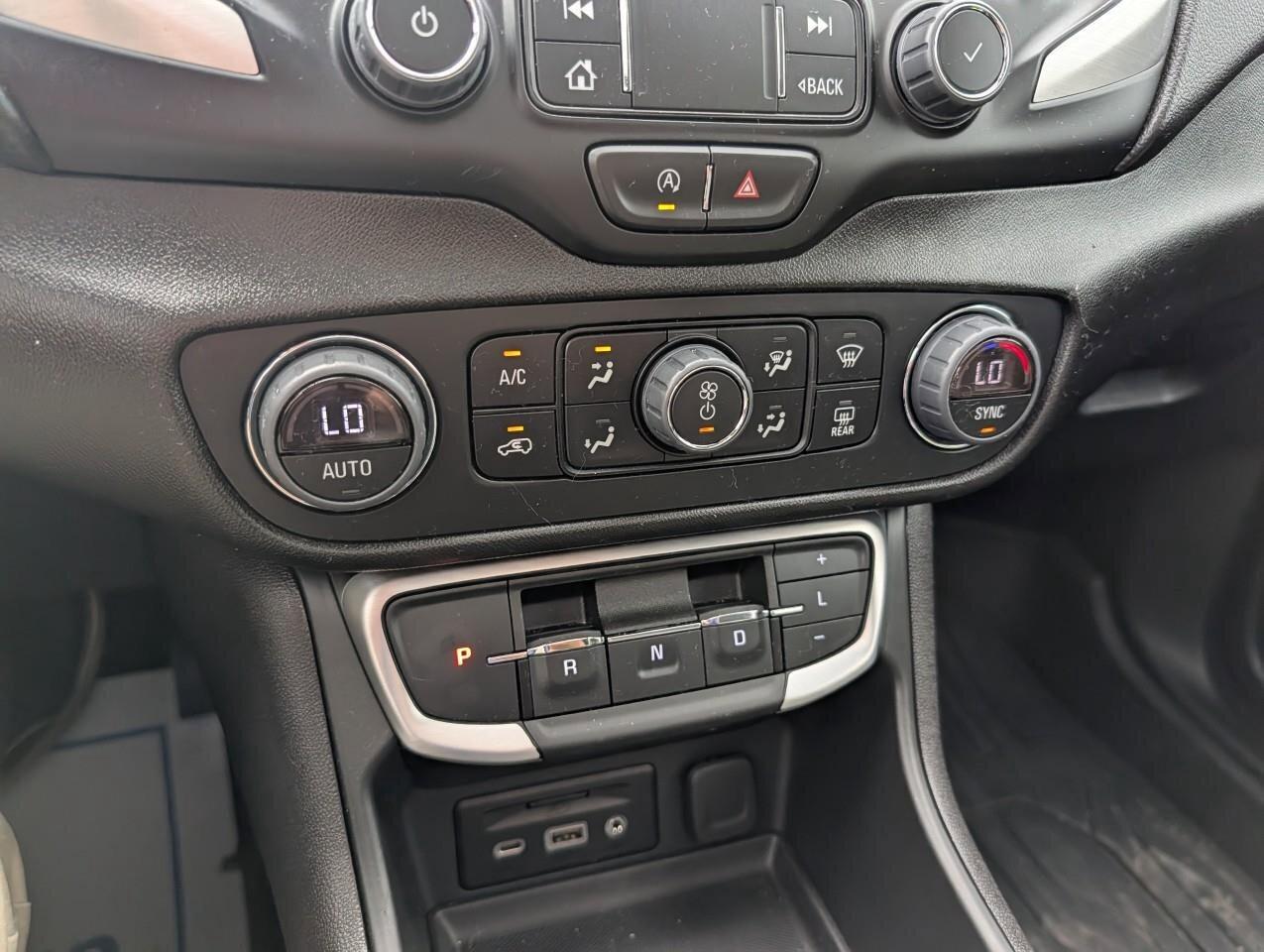 2024 GMC Terrain SLESLE ELEVATION, AWD, NAV, ROOF, HEATED CLOTH, CL Photo