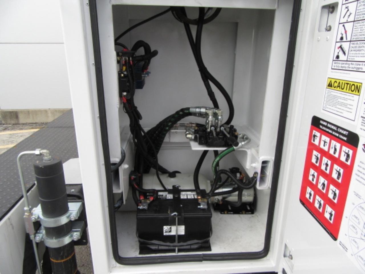 2021 Ford Super Duty F-550 DIESEL 4X4 CREW CAB NEW SERVICE BODY & CRANE Photo3