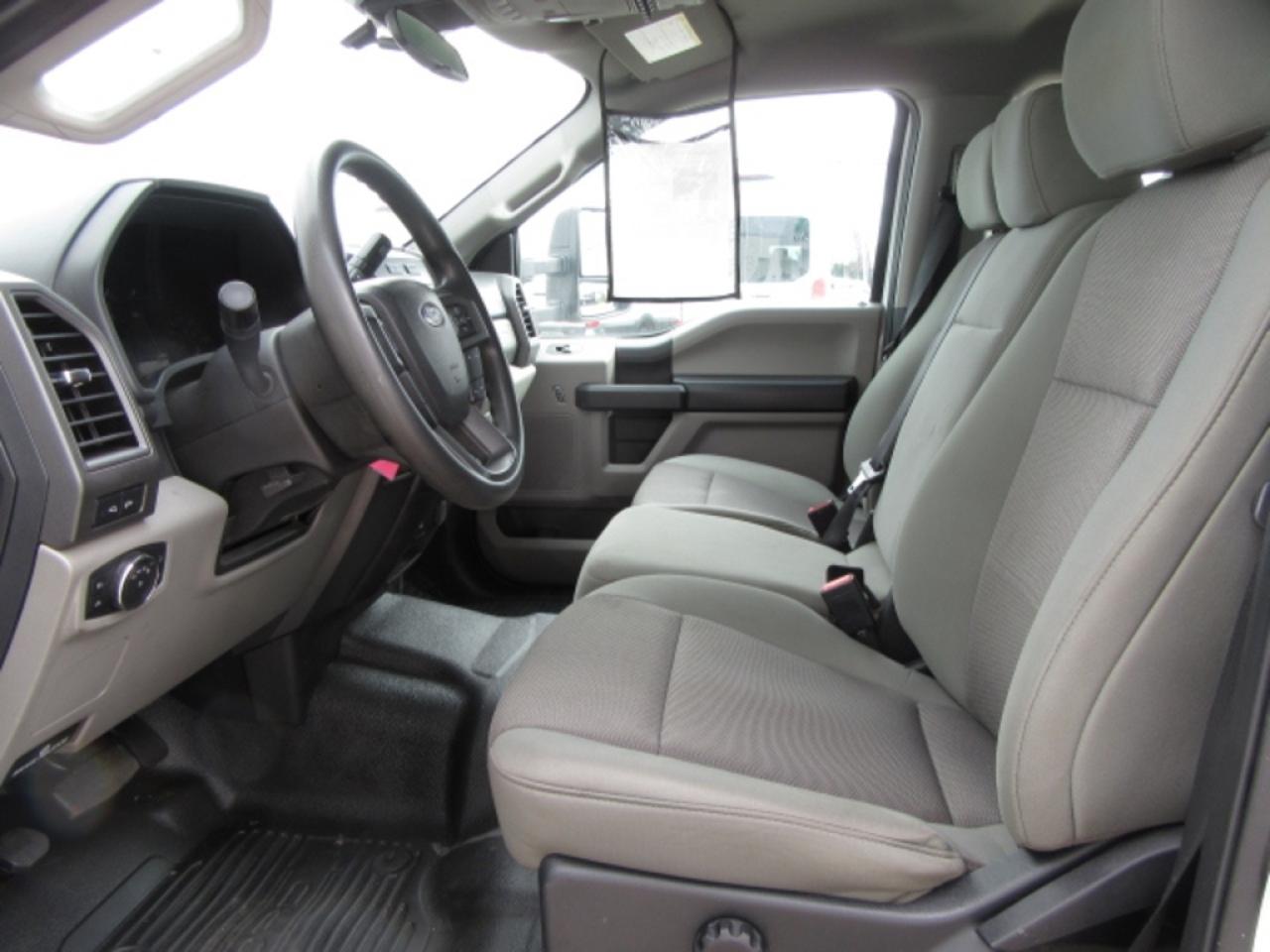 2021 Ford Super Duty F-550 DIESEL 4X4 CREW CAB NEW SERVICE BODY & CRANE Photo