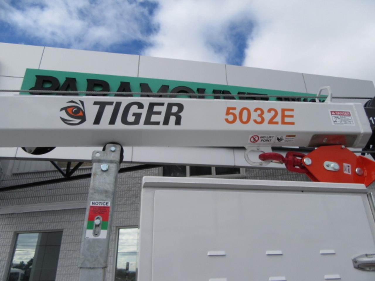 2021 Ford Super Duty F-550 DIESEL 4X4 CREW CAB NEW SERVICE BODY & CRANE Photo2