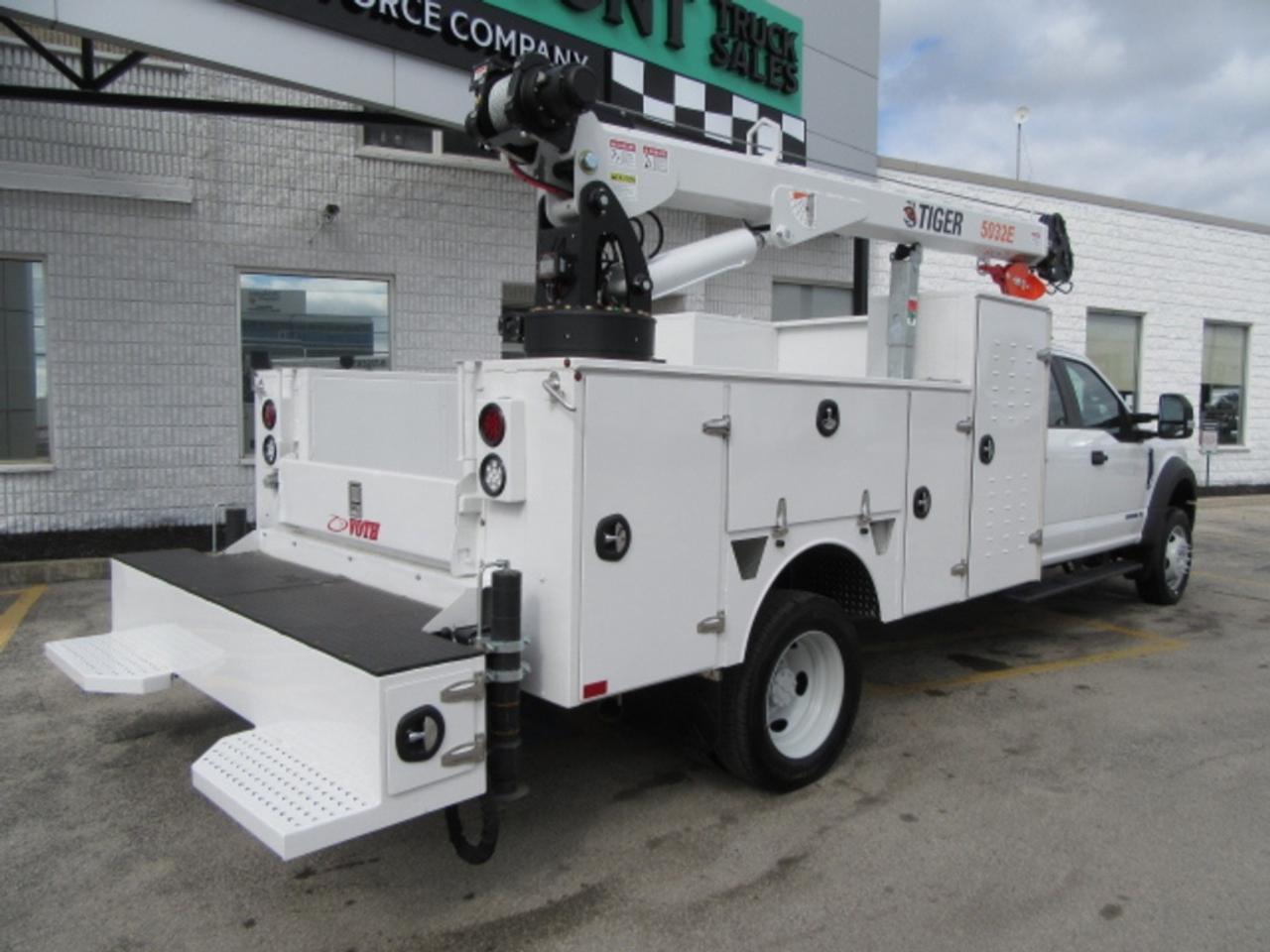 2021 Ford Super Duty F-550 DIESEL 4X4 CREW CAB NEW SERVICE BODY & CRANE Photo