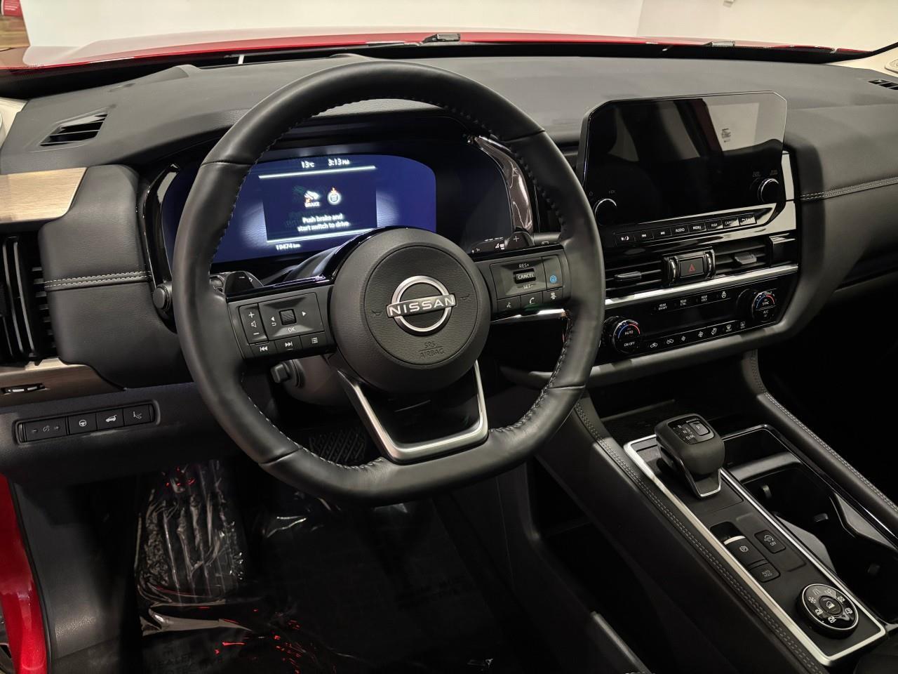 2024 Nissan Pathfinder Platinum Photo