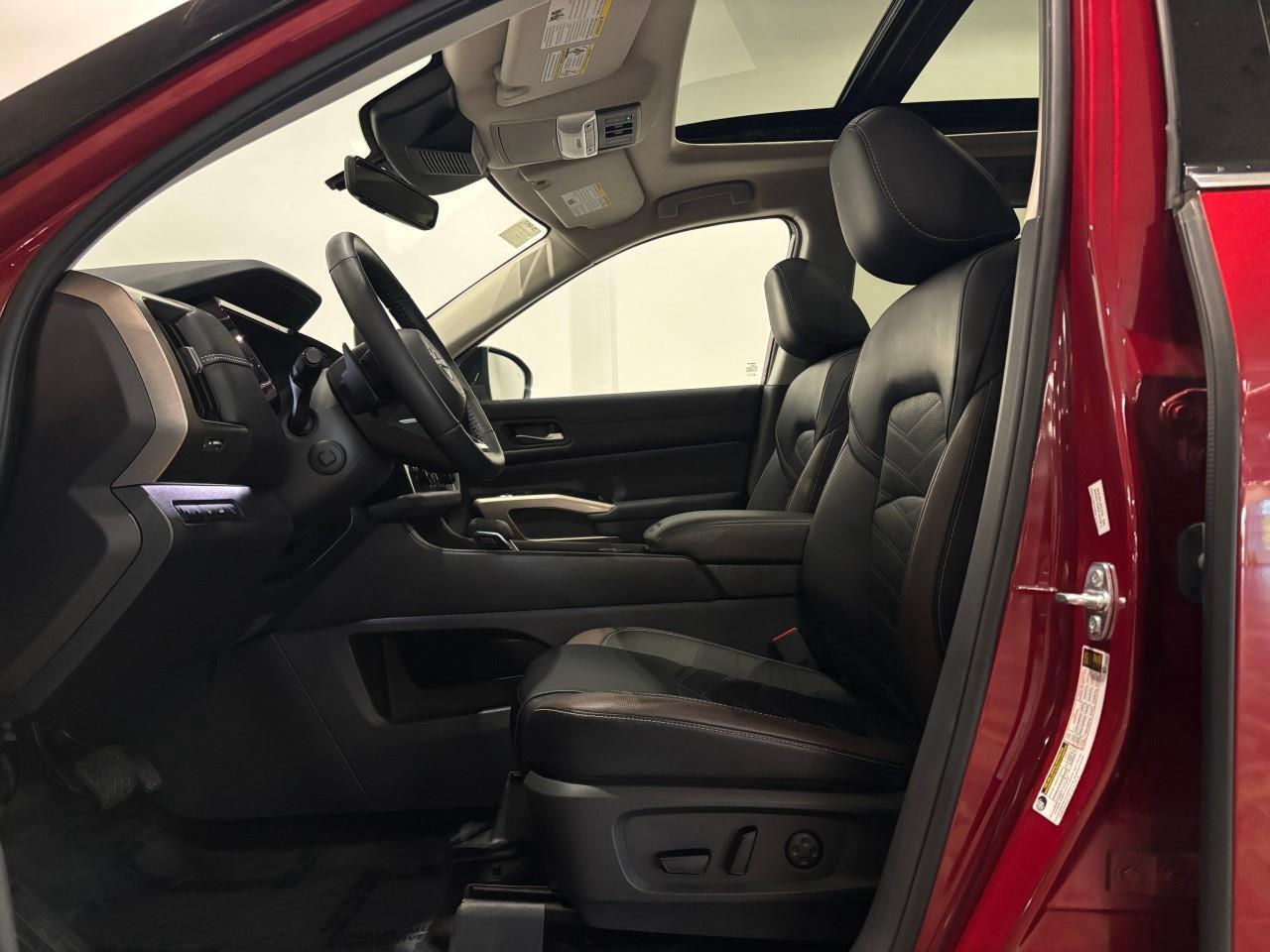 2024 Nissan Pathfinder Platinum Photo