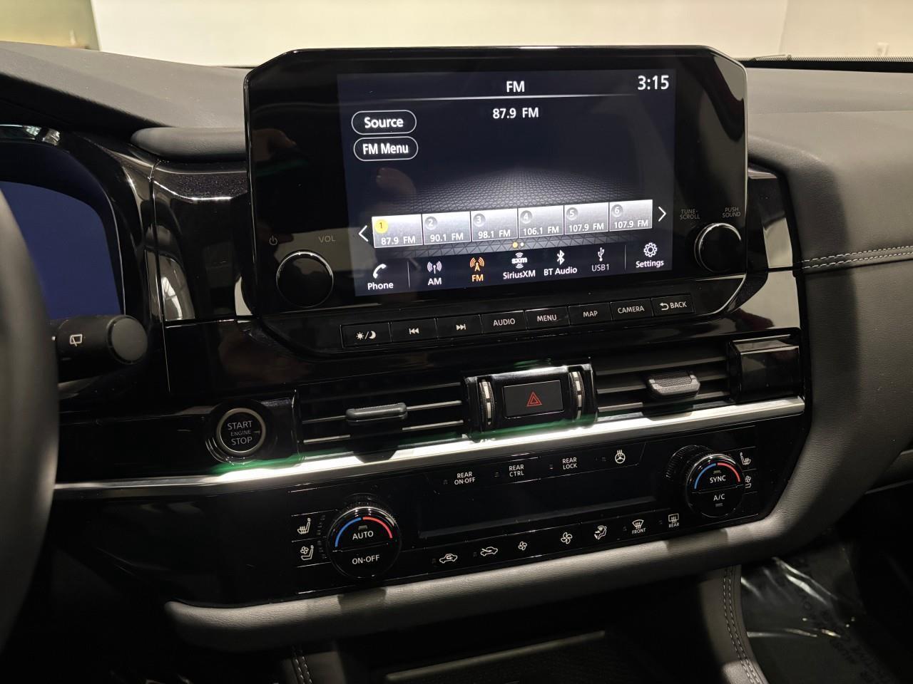 2024 Nissan Pathfinder Platinum Photo