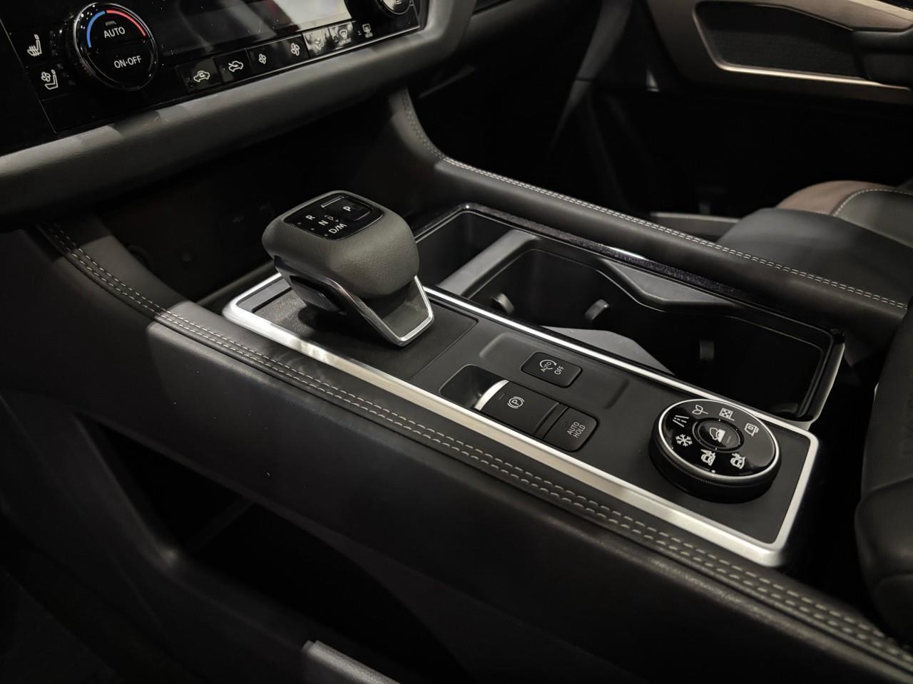 2024 Nissan Pathfinder Platinum Photo