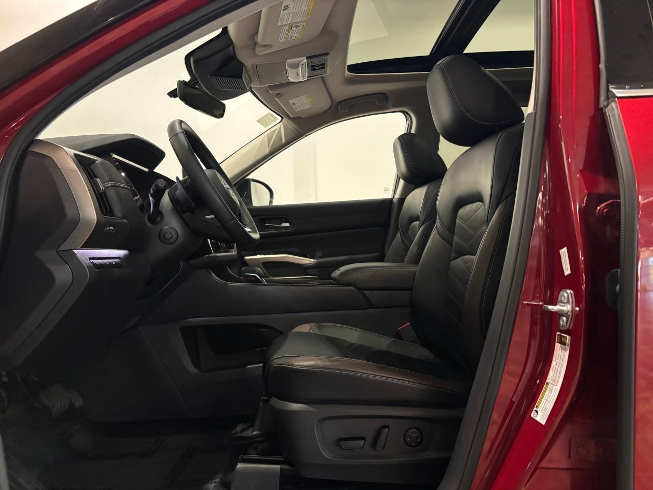 2024 Nissan Pathfinder Platinum Photo