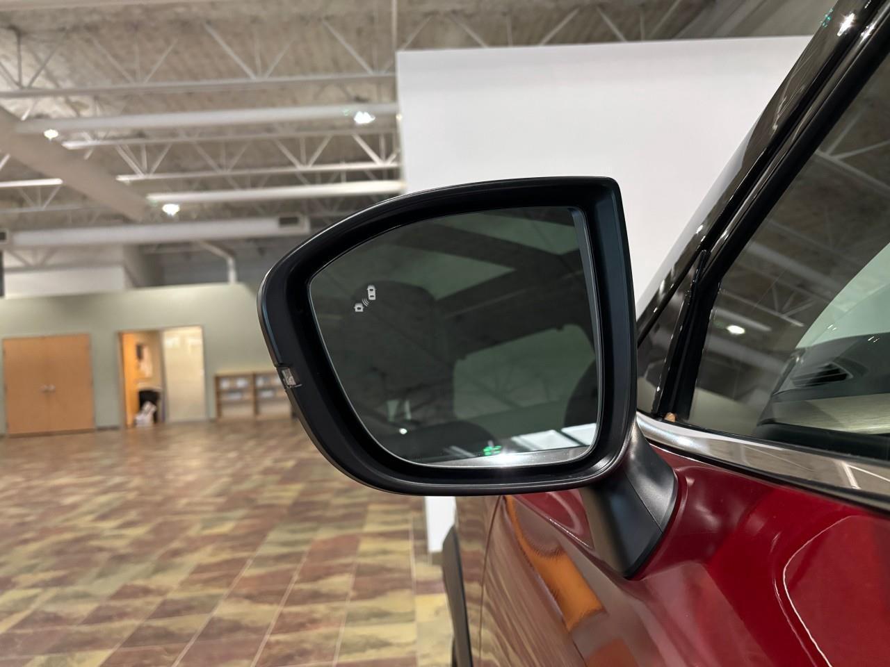 2024 Nissan Pathfinder Platinum Photo