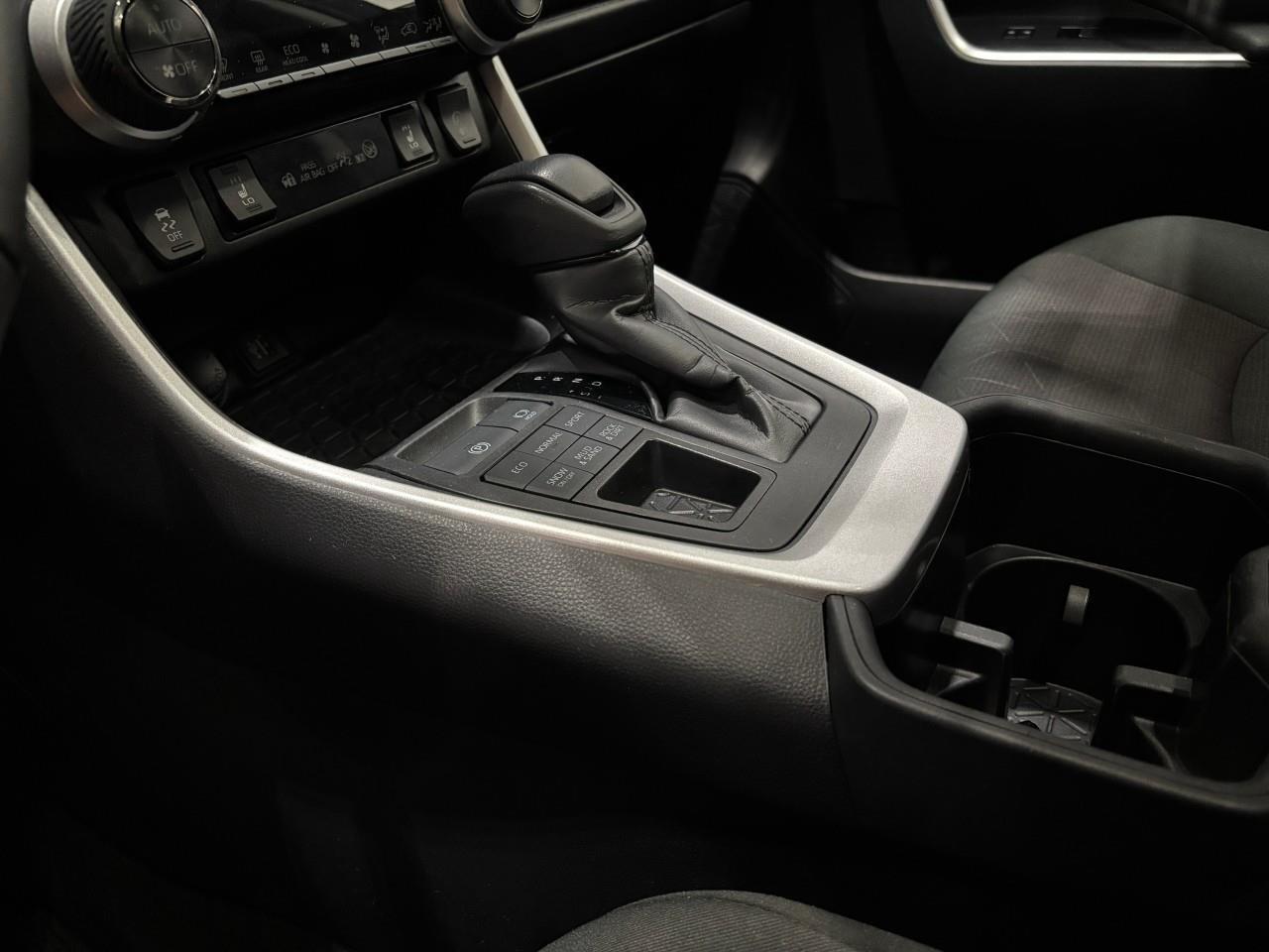 2024 Toyota RAV4 XLE Photo