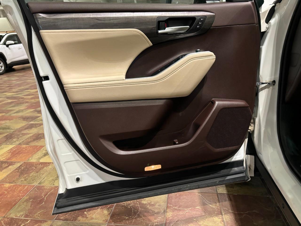 2020 Toyota Highlander Limited   BACKUP CAMERA Photo