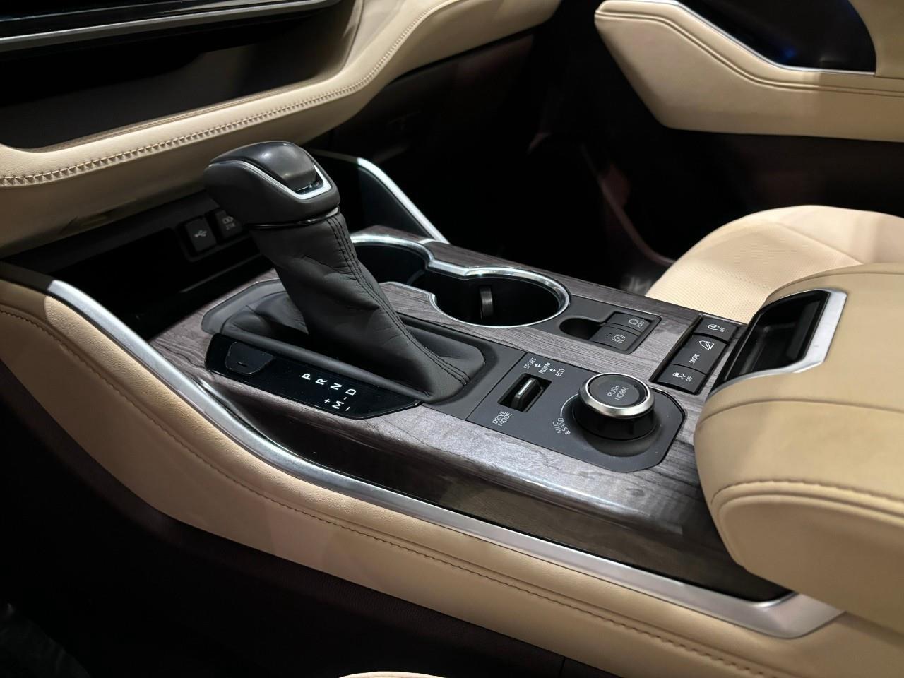 2020 Toyota Highlander Limited   BACKUP CAMERA Photo