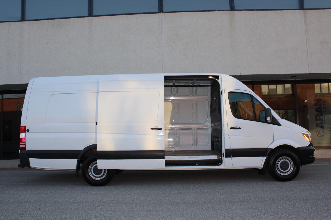 2018 Mercedes-Benz Sprinter Cargo Van 177" EXTRA EXTENDED - "3.0L DIESEL" - "3 SEATER" Photo2