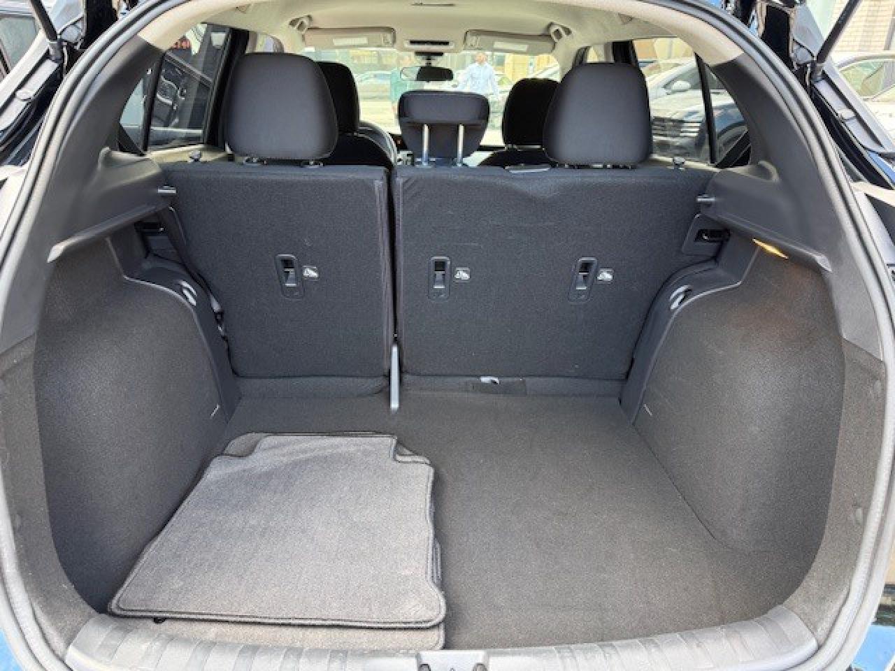 2023 Nissan Kicks SV, APPLE CARPLAY, HEATED SEATS, PUSH BUTTON, SIRI Photo