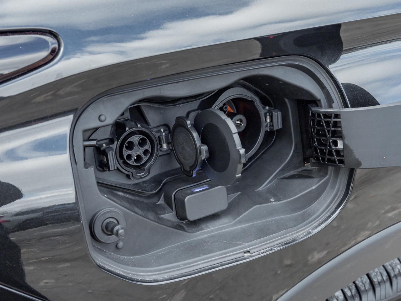 2023 Mitsubishi Outlander PHEV SEL S-AWC CPO FINANCE RATES FOR AS LOW AS 0.90% Photo3