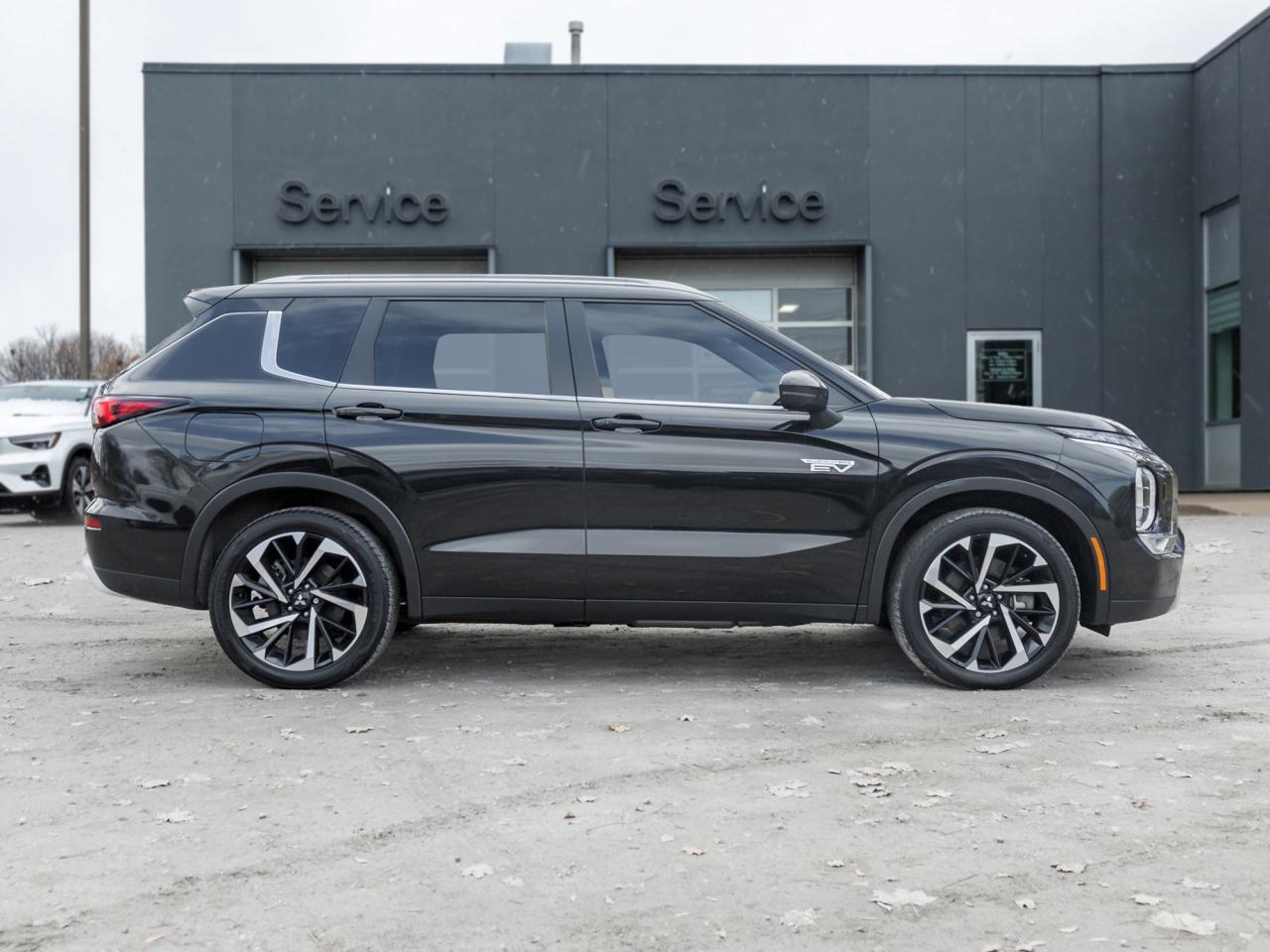 2023 Mitsubishi Outlander PHEV SEL S-AWC CPO FINANCE RATES FOR AS LOW AS 0.90% Photo