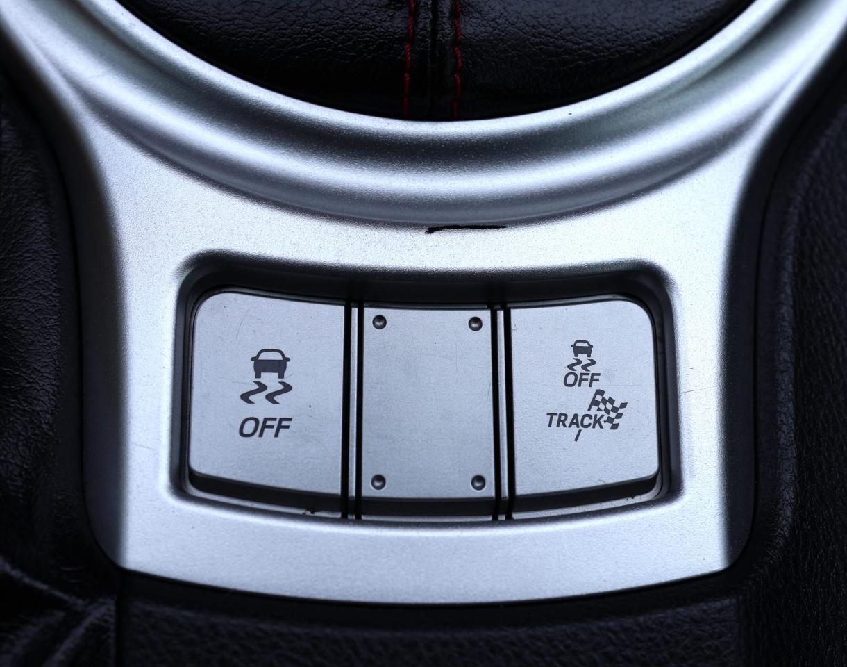 2019 Subaru BRZ SPORT TECH-6S MAN/NAV/BACK UP CAM/LEATHER/CARPLAY/ Photo