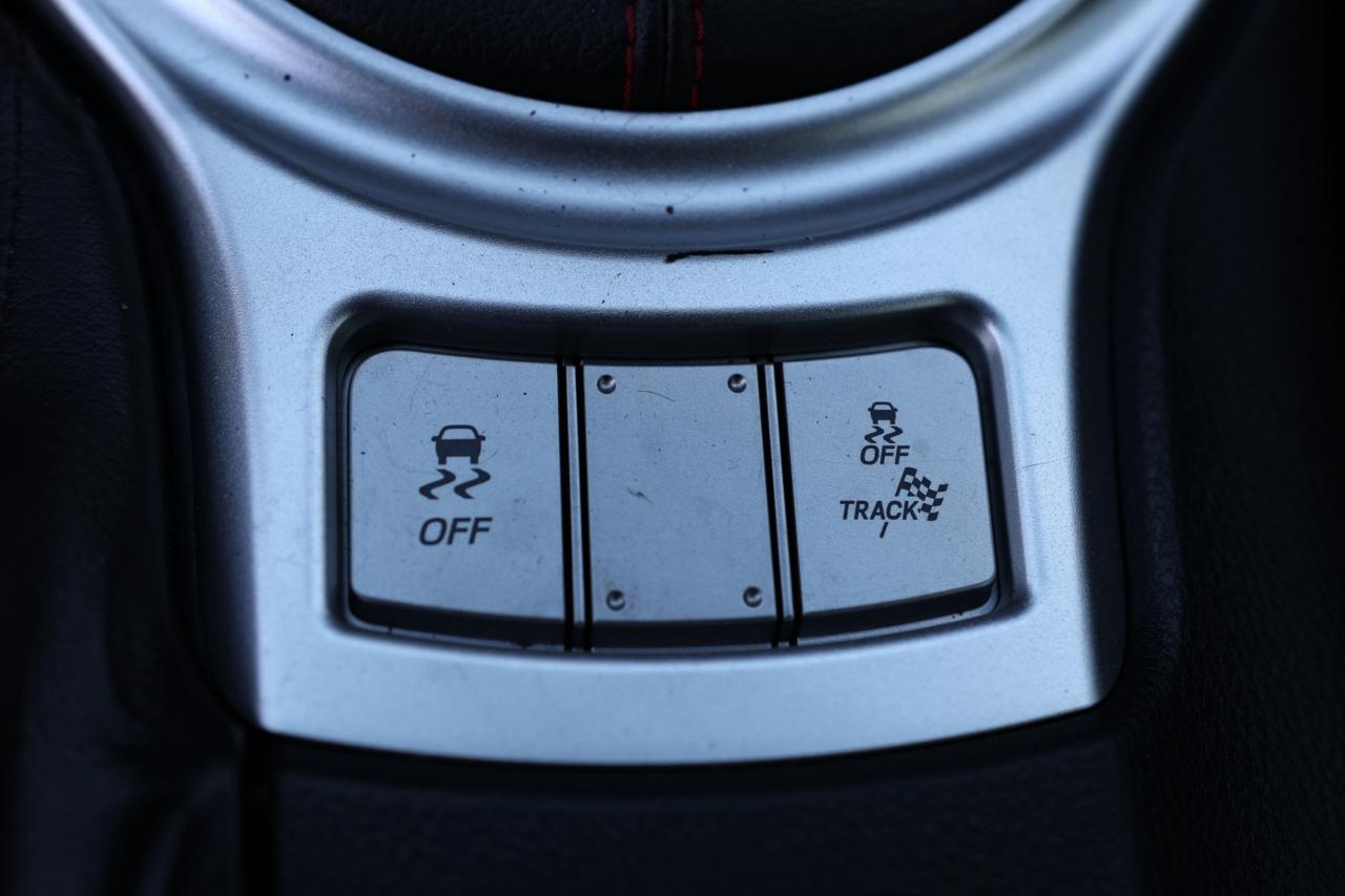 2019 Subaru BRZ SPORT TECH-6S MAN/NAV/BACK UP CAM/LEATHER/CARPLAY/ Photo