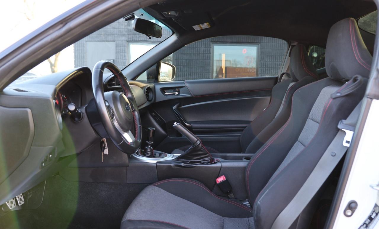 2019 Subaru BRZ SPORT TECH-6S MAN/NAV/BACK UP CAM/LEATHER/CARPLAY/ Photo