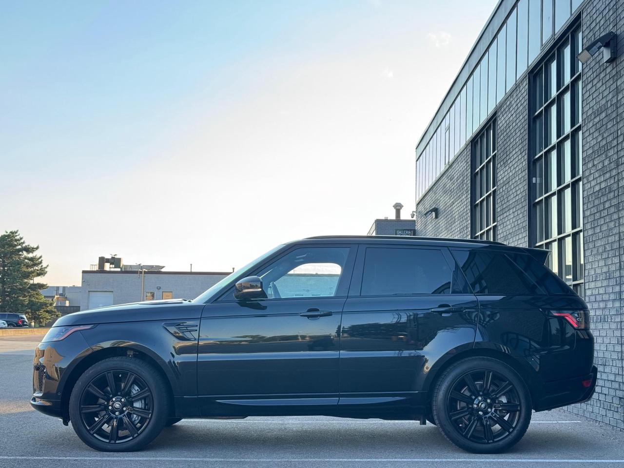 2022 Land Rover Range Rover Sport MHEV HSE Silver Photo