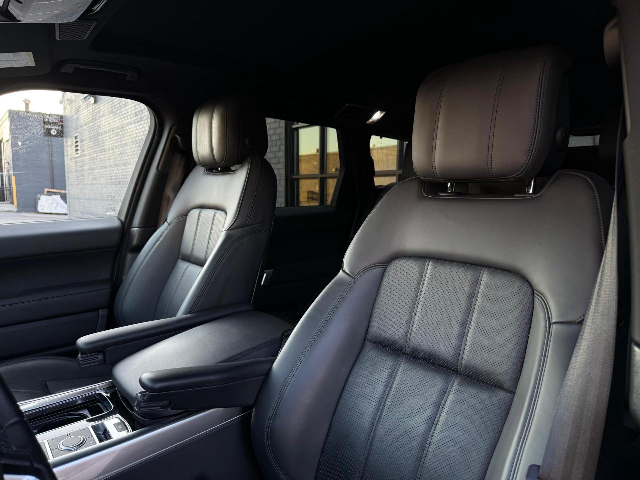 2022 Land Rover Range Rover Sport MHEV HSE Silver Photo