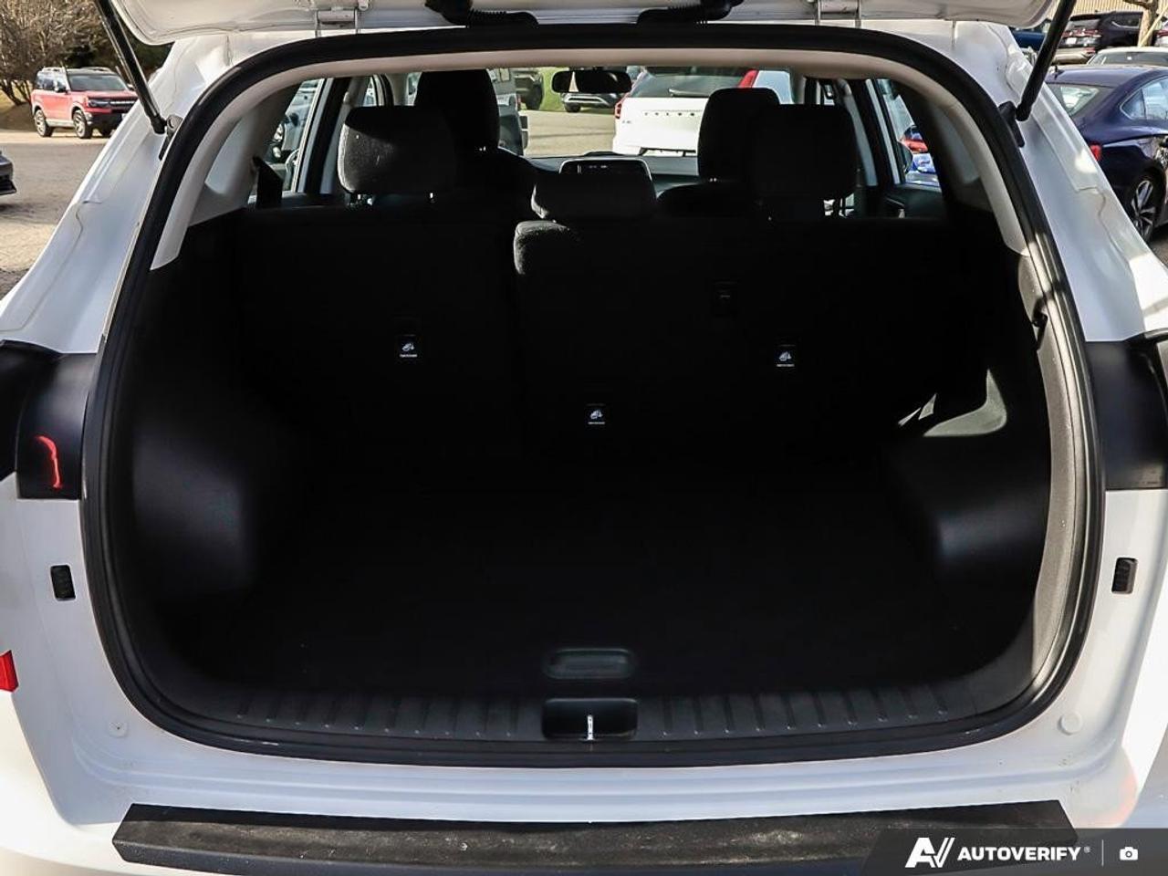 2019 Hyundai Tucson EssentialONE-OWNER, ACCIDENT-FREE, CARPLAY, HTD SE Photo