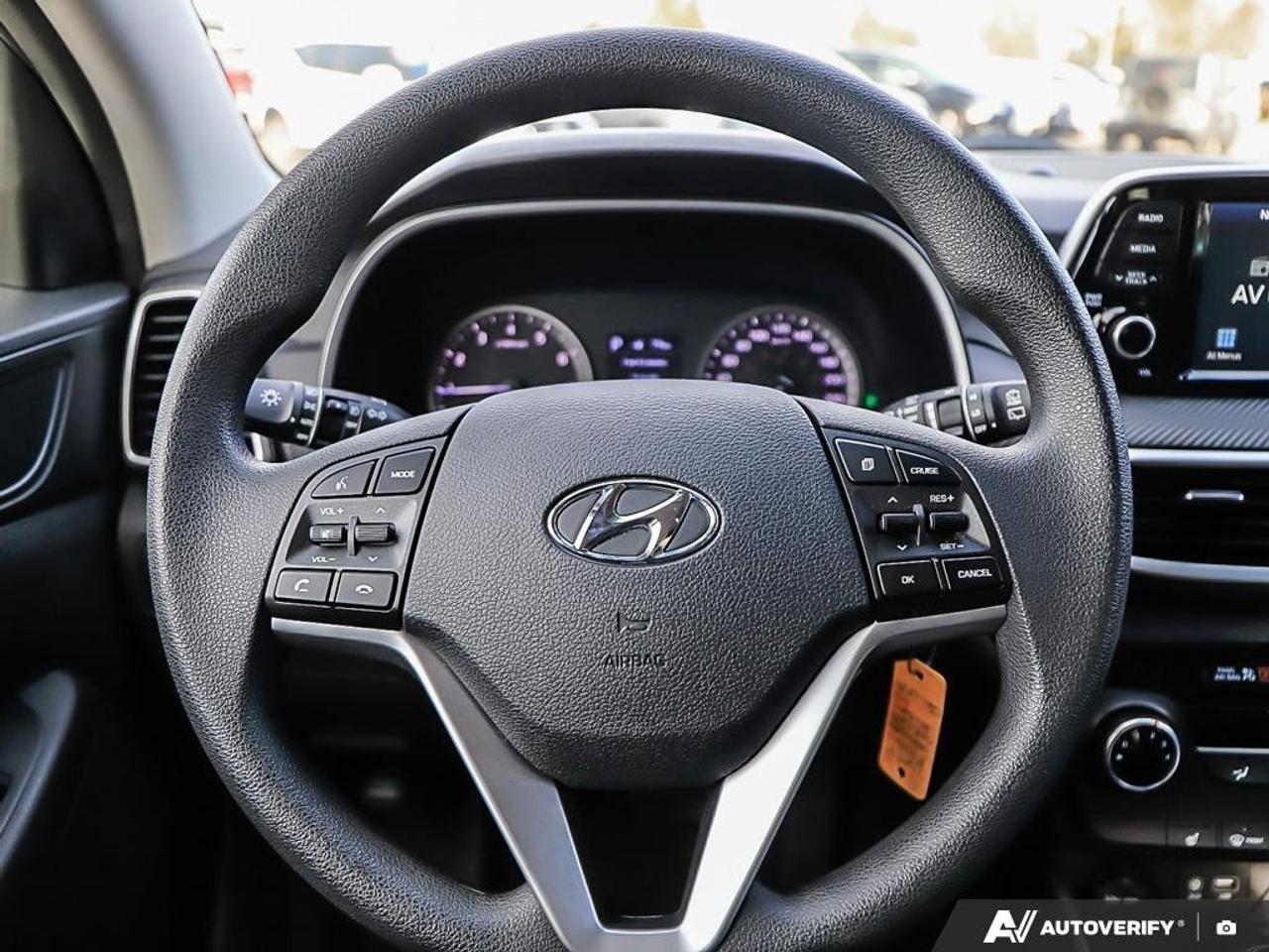 2019 Hyundai Tucson EssentialONE-OWNER, ACCIDENT-FREE, CARPLAY, HTD SE Photo