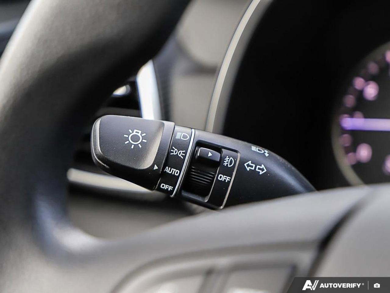 2019 Hyundai Tucson EssentialONE-OWNER, ACCIDENT-FREE, CARPLAY, HTD SE Photo