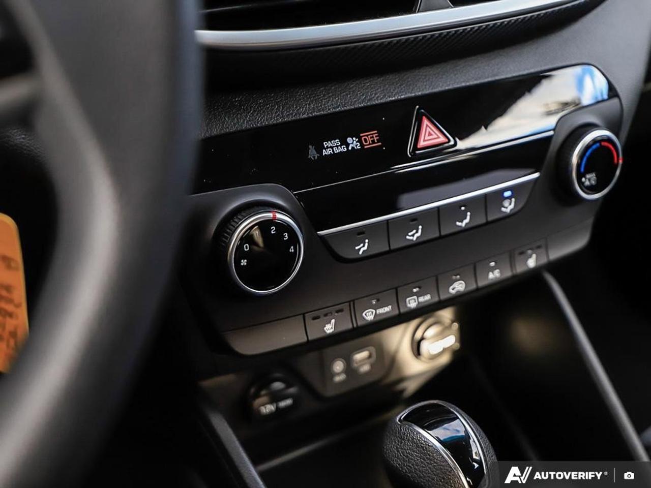 2019 Hyundai Tucson EssentialONE-OWNER, ACCIDENT-FREE, CARPLAY, HTD SE Photo