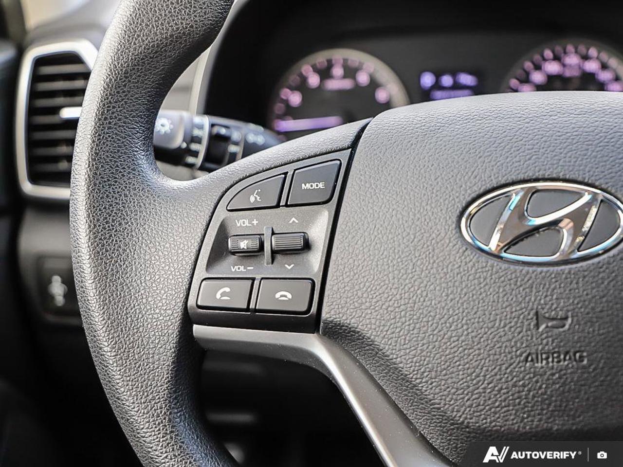 2019 Hyundai Tucson EssentialONE-OWNER, ACCIDENT-FREE, CARPLAY, HTD SE Photo