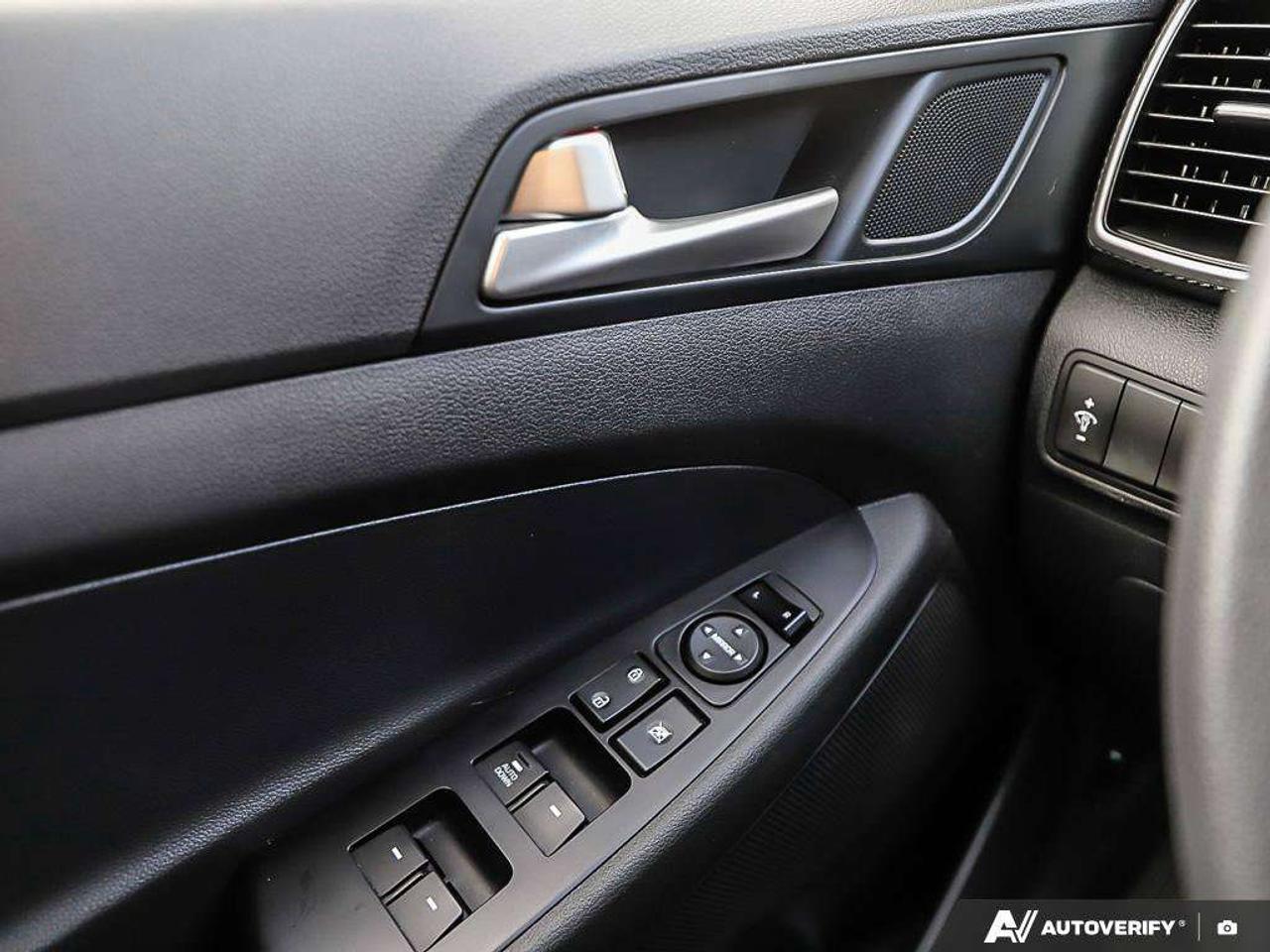 2019 Hyundai Tucson EssentialONE-OWNER, ACCIDENT-FREE, CARPLAY, HTD SEATS, FWD Photo