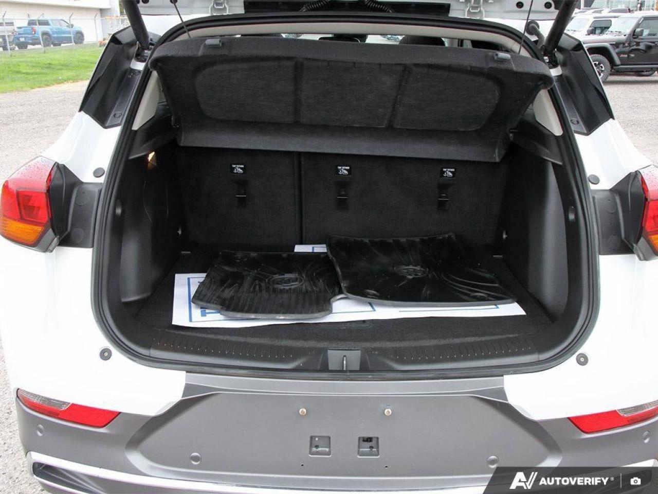 2023 Buick Encore GX EssenceESSENCE, AWD, NAV, ROOF, TECH, 1-OWNER! Photo