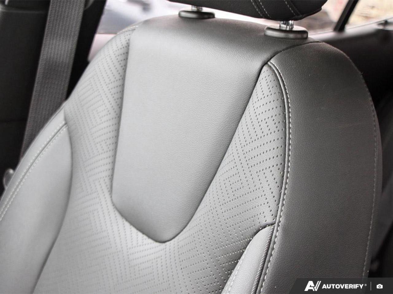 2023 Buick Encore GX EssenceESSENCE, AWD, NAV, ROOF, TECH, 1-OWNER! Photo