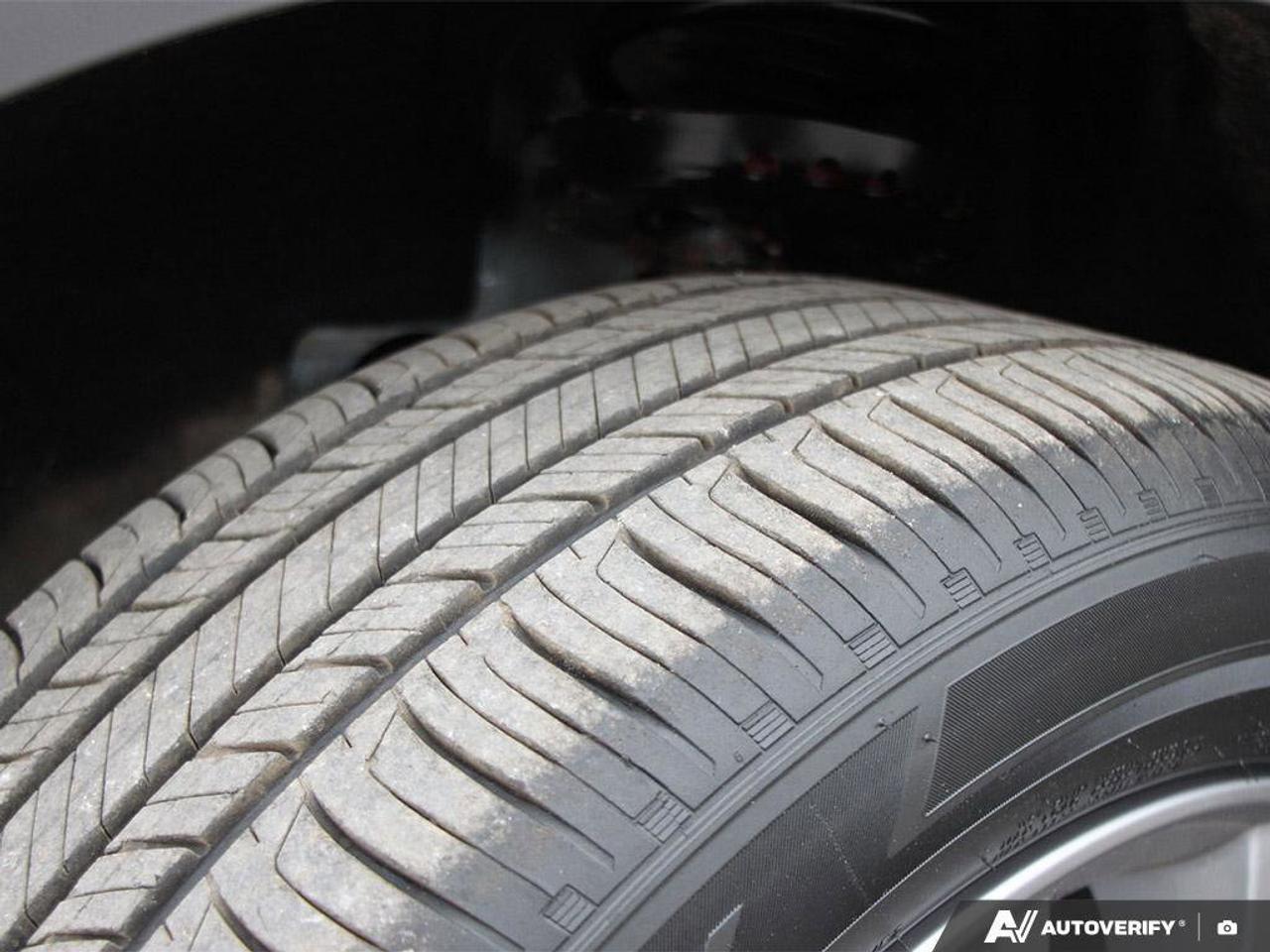 2023 Buick Encore GX EssenceESSENCE, AWD, NAV, ROOF, TECH, 1-OWNER! Photo