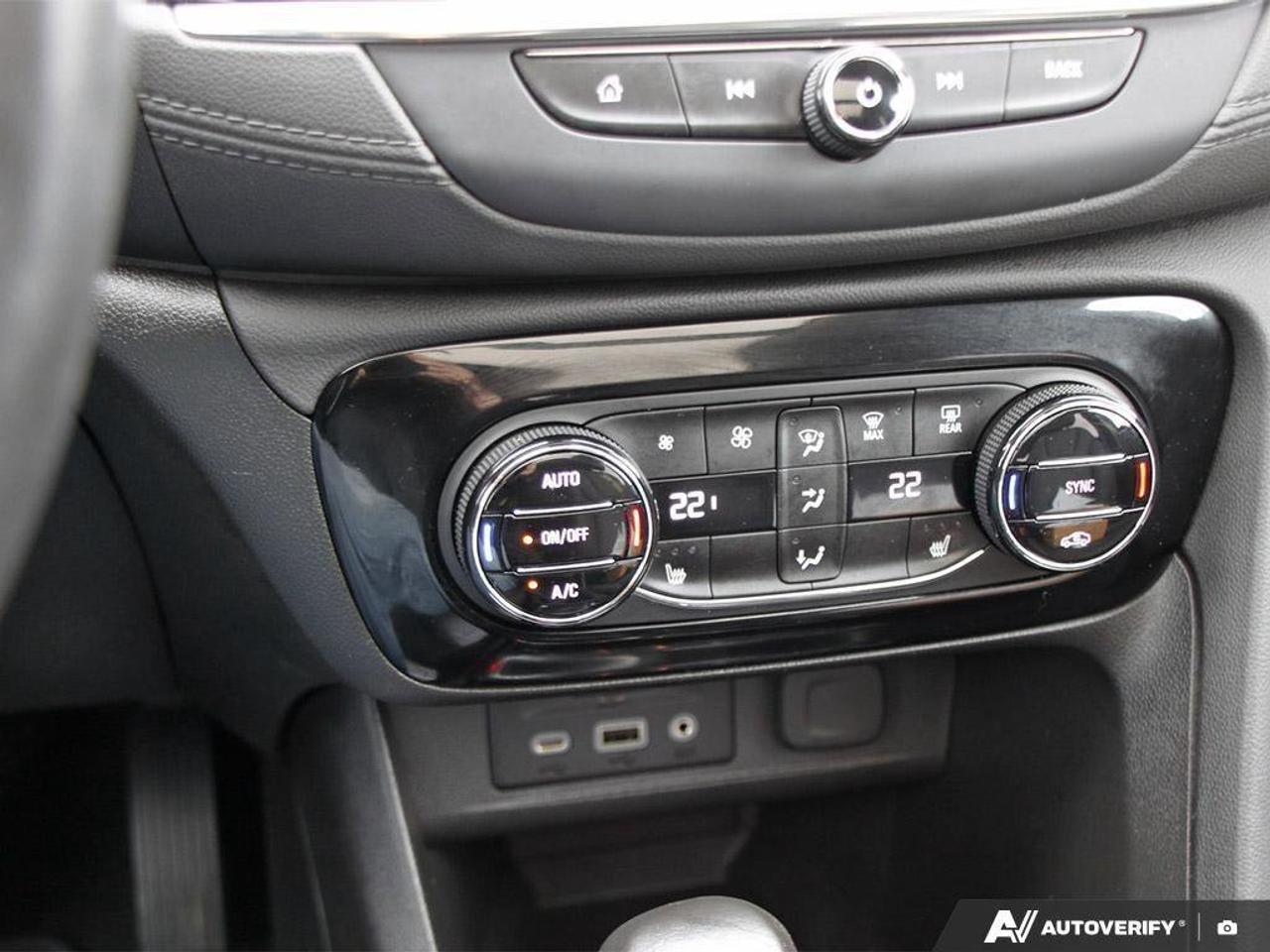 2023 Buick Encore GX EssenceESSENCE, AWD, NAV, ROOF, TECH, 1-OWNER! Photo