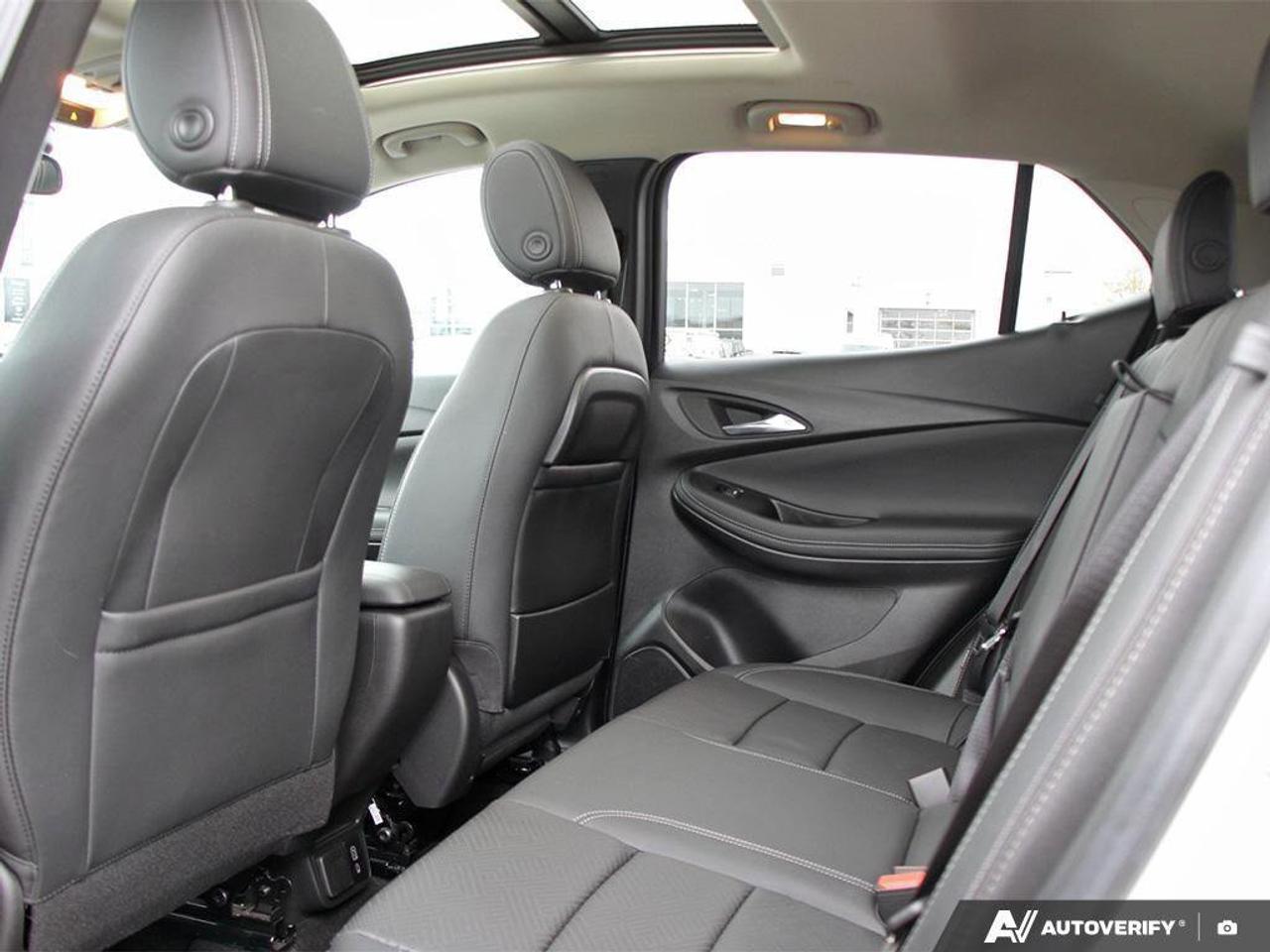 2023 Buick Encore GX EssenceESSENCE, AWD, NAV, ROOF, TECH, 1-OWNER! Photo