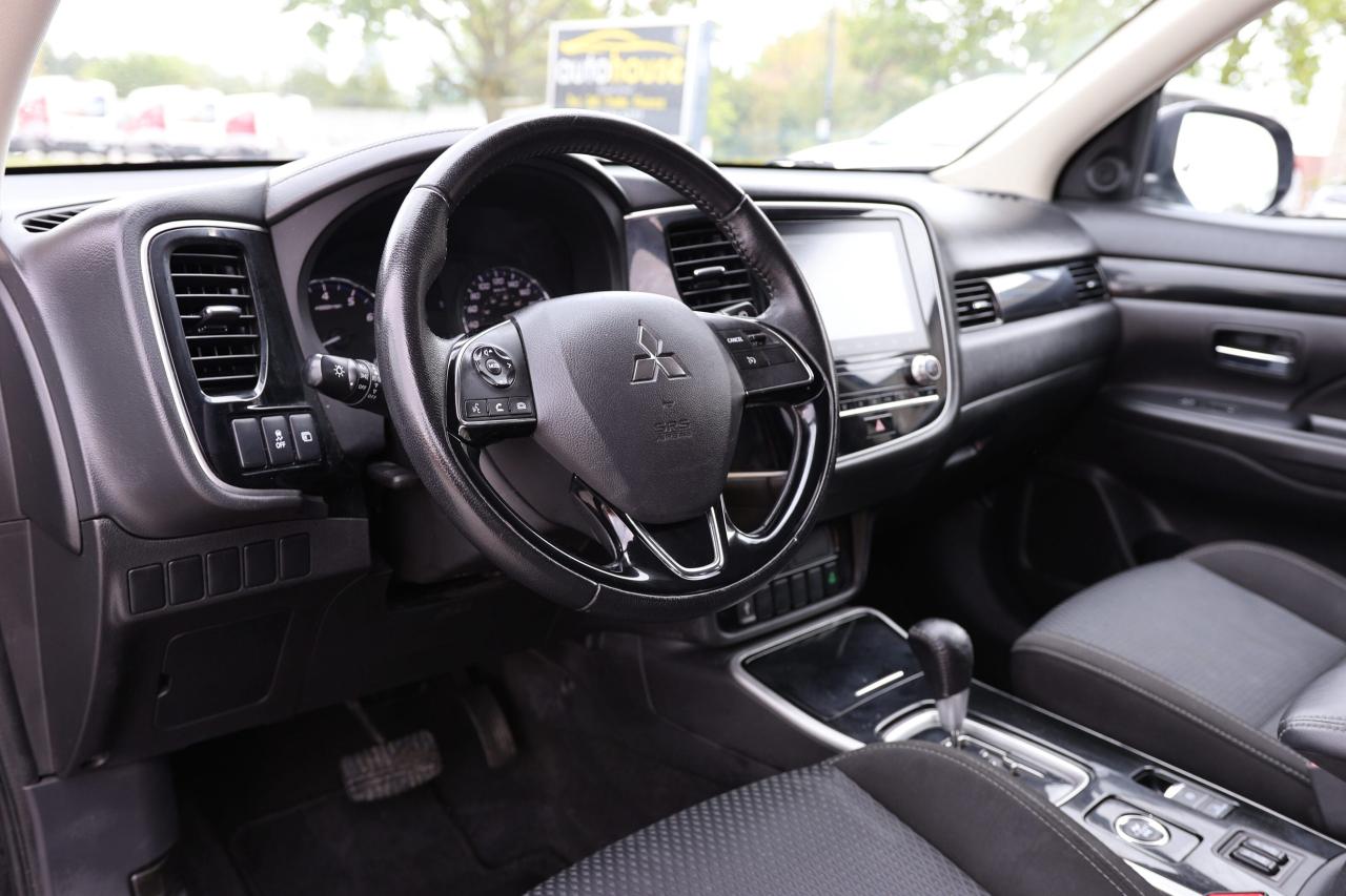 2020 Mitsubishi Outlander S-AWD/7 PASS/B CAM/H SEATS/DIFF LOCK/AUTO HOLD/BLU Photo