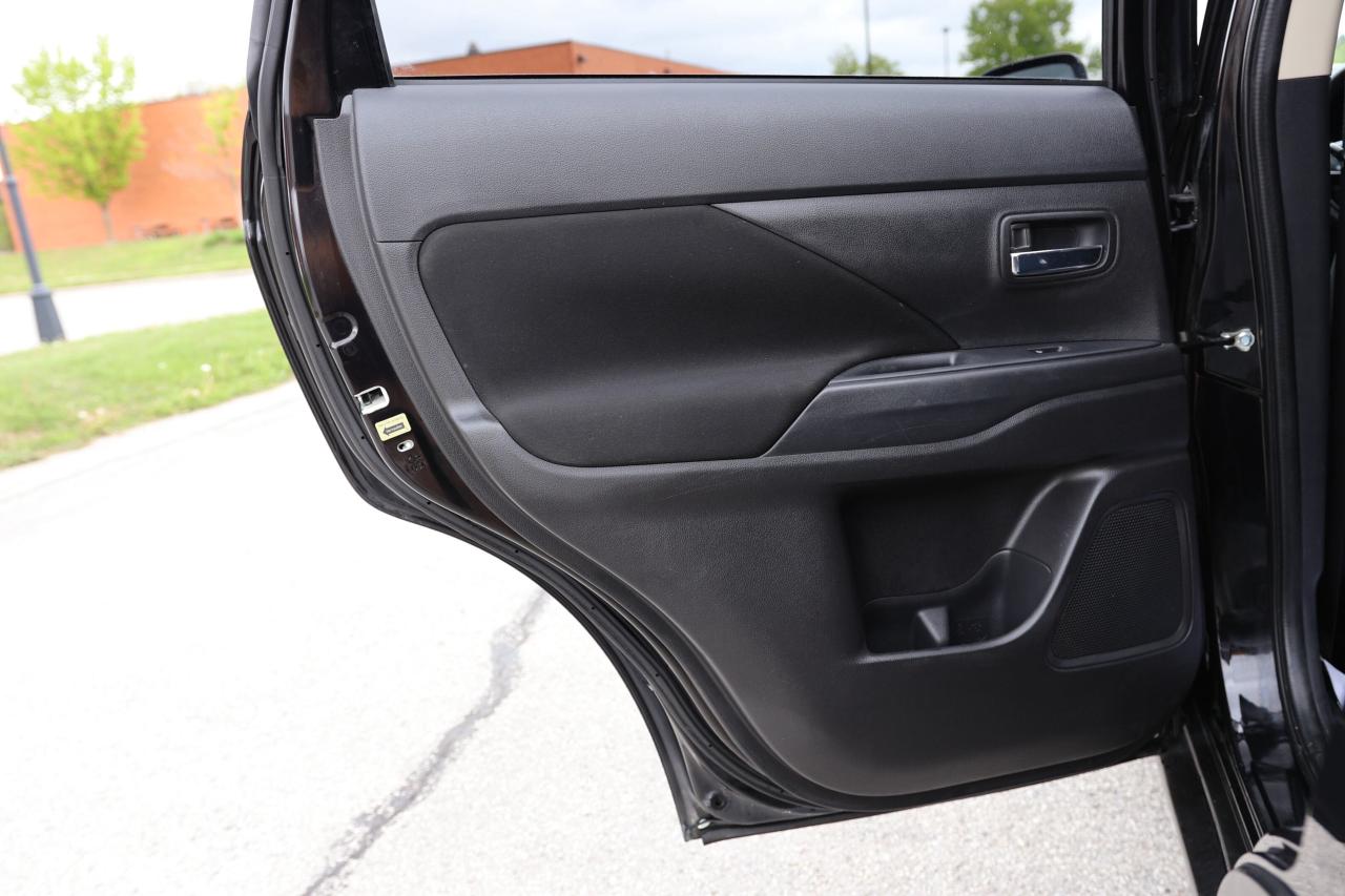 2020 Mitsubishi Outlander S-AWD/7 PASS/B CAM/H SEATS/DIFF LOCK/AUTO HOLD/BLU Photo