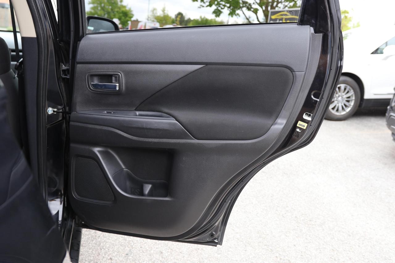 2020 Mitsubishi Outlander S-AWD/7 PASS/B CAM/H SEATS/DIFF LOCK/AUTO HOLD/BLU Photo