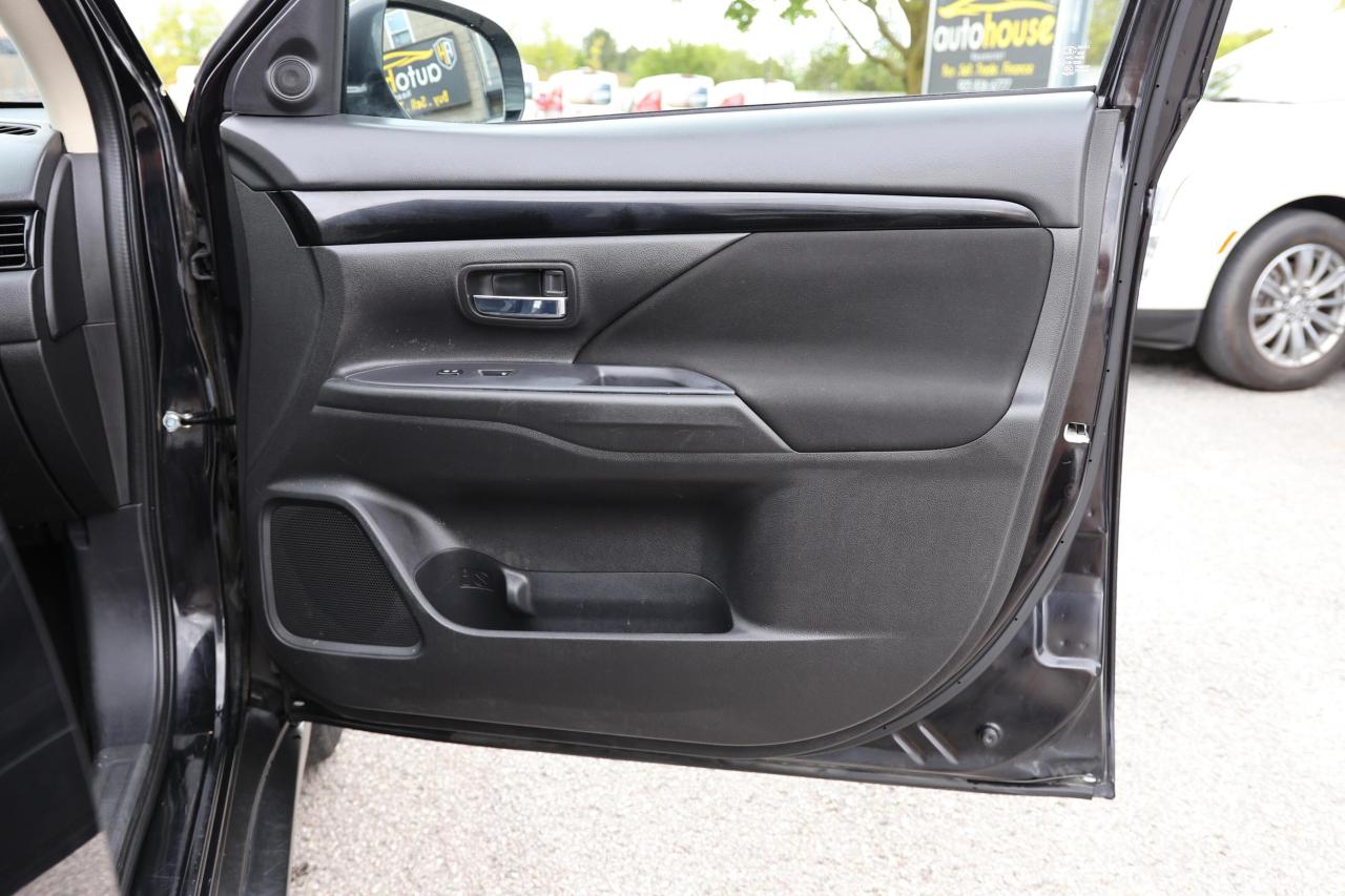 2020 Mitsubishi Outlander S-AWD/7 PASS/B CAM/H SEATS/DIFF LOCK/AUTO HOLD/BLU Photo