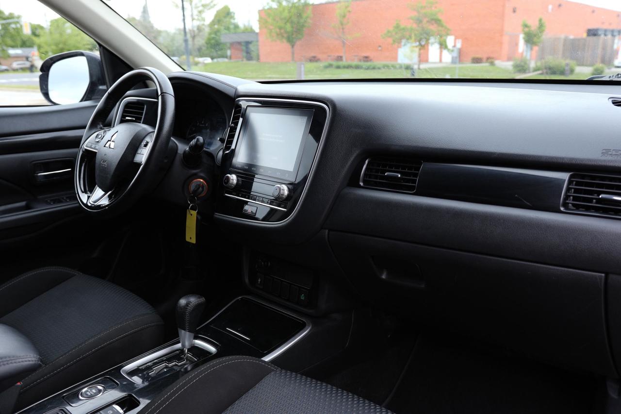 2020 Mitsubishi Outlander S-AWD/7 PASS/B CAM/H SEATS/DIFF LOCK/AUTO HOLD/BLU Photo