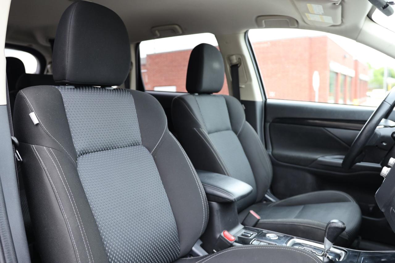 2020 Mitsubishi Outlander S-AWD/7 PASS/B CAM/H SEATS/DIFF LOCK/AUTO HOLD/BLU Photo