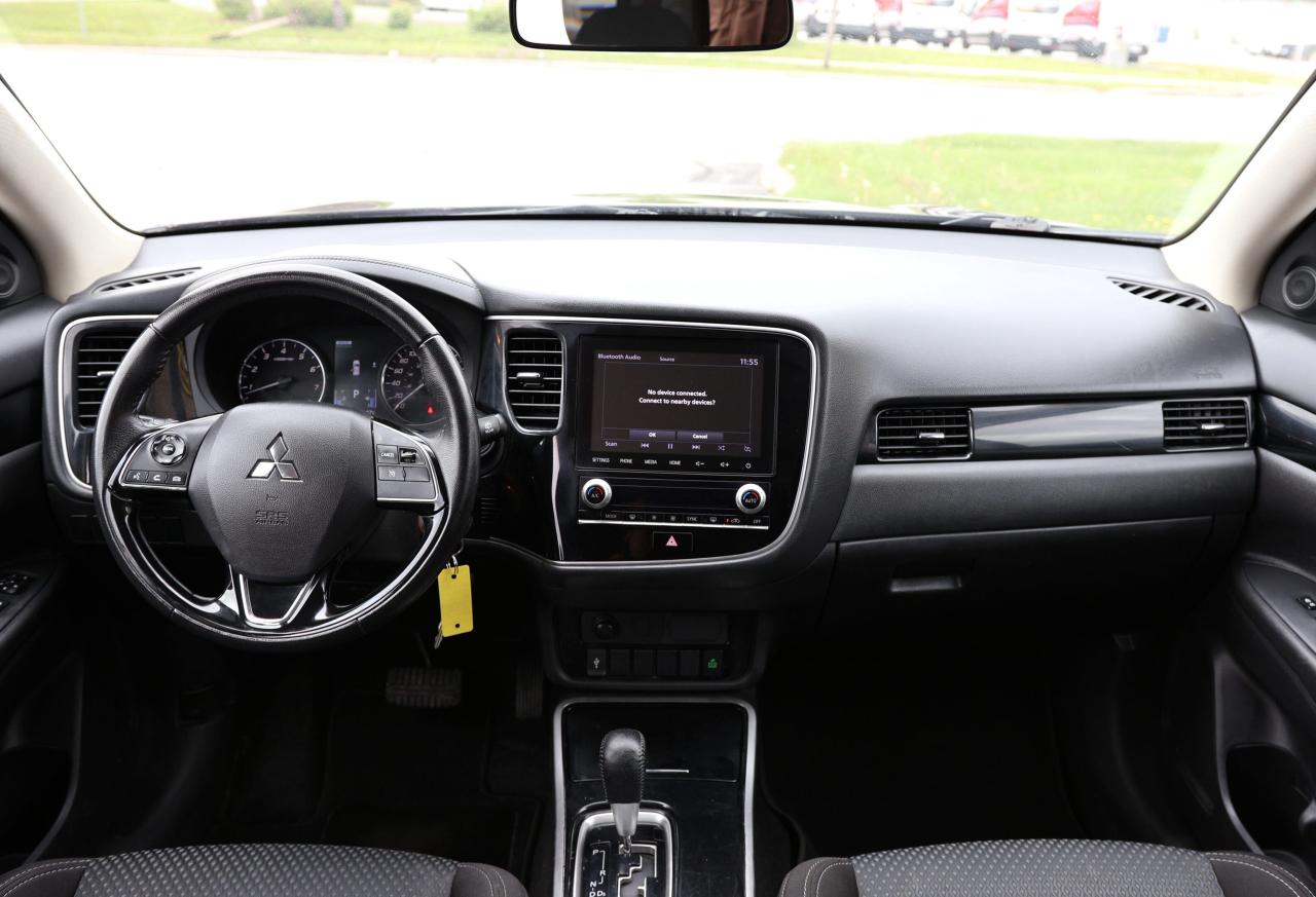 2020 Mitsubishi Outlander S-AWD/7 PASS/B CAM/H SEATS/DIFF LOCK/AUTO HOLD/BLU Photo