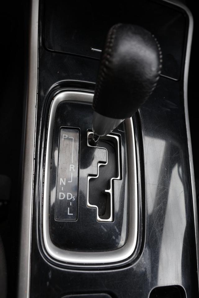 2020 Mitsubishi Outlander S-AWD/7 PASS/B CAM/H SEATS/DIFF LOCK/AUTO HOLD/BLU Photo