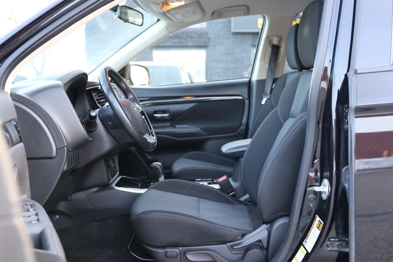 2020 Mitsubishi Outlander S-AWD/7 PASS/B CAM/H SEATS/DIFF LOCK/AUTO HOLD/BLU Photo