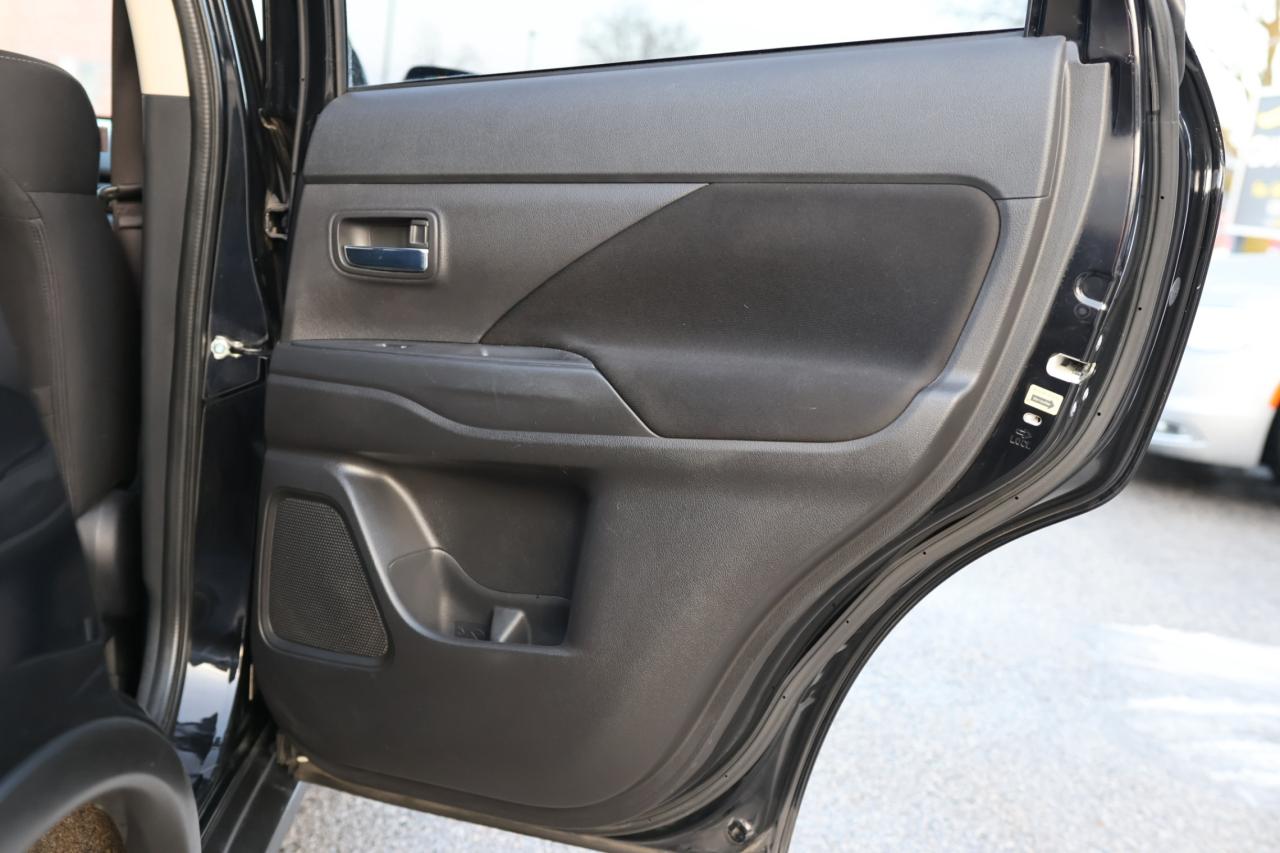 2020 Mitsubishi Outlander S-AWD/7 PASS/B CAM/H SEATS/DIFF LOCK/AUTO HOLD/BLU Photo