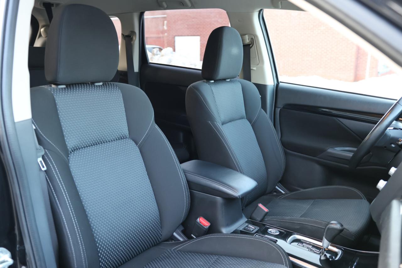 2020 Mitsubishi Outlander S-AWD/7 PASS/B CAM/H SEATS/DIFF LOCK/AUTO HOLD/BLU Photo